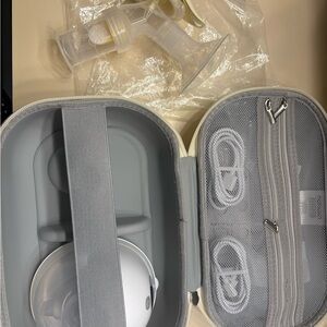 Madela manual pump & 1 M5 portable Momcozy